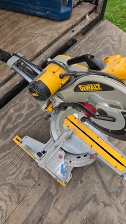DEWALT Aluminum Adjustable Miter Saw StandDEWALT
15 Amp Corded 12 in. Double Bevel Sliding Compound Miter Saw with XPS technology, Blade Wrench and Ma