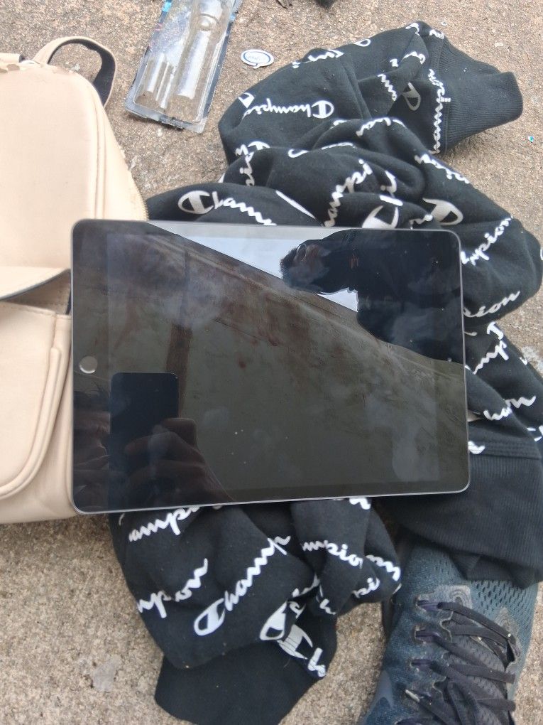 IPad 8th Gen 128 GBS