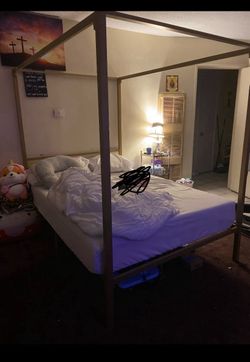 Full size canopy bed frame