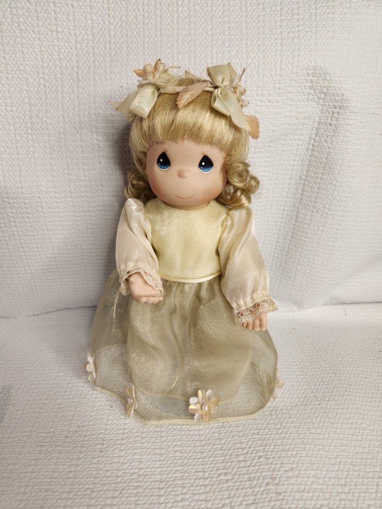 Retired Precious Moments, Vintage 1999 Doll, Porcelain 8" tall . 