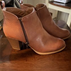 Eurosoft Woman’s Size 8 Booties