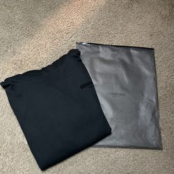 Essential Hoddie black 