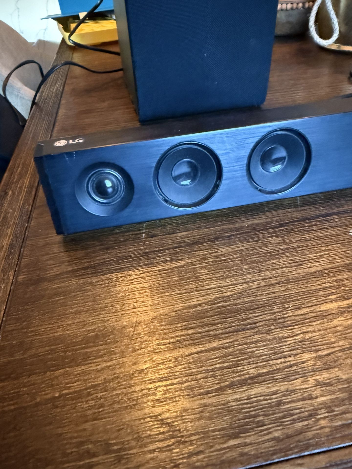 LG Sound Bar with Sub (Bluettoth)