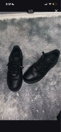 Black air force 1s (9.5 in men’s)