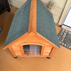 Small Dog House With Heater & Dog Door Flap