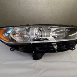 2013–2016 Ford Fusion Headlight Assembly RH Passenger Side Halogen Projector