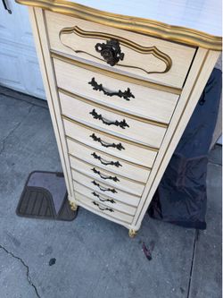 Dresser
