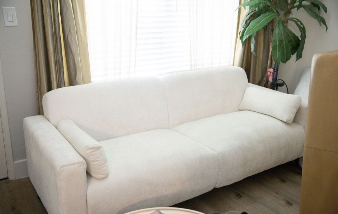 APARTMENT SALE ALL WEEK! REDUCED /PRICE D TO SELL