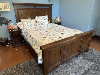 Queen Size Wooden Bed Frame And Box Spring