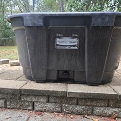 Rubbermaid 100 Gallon Tub With Cover