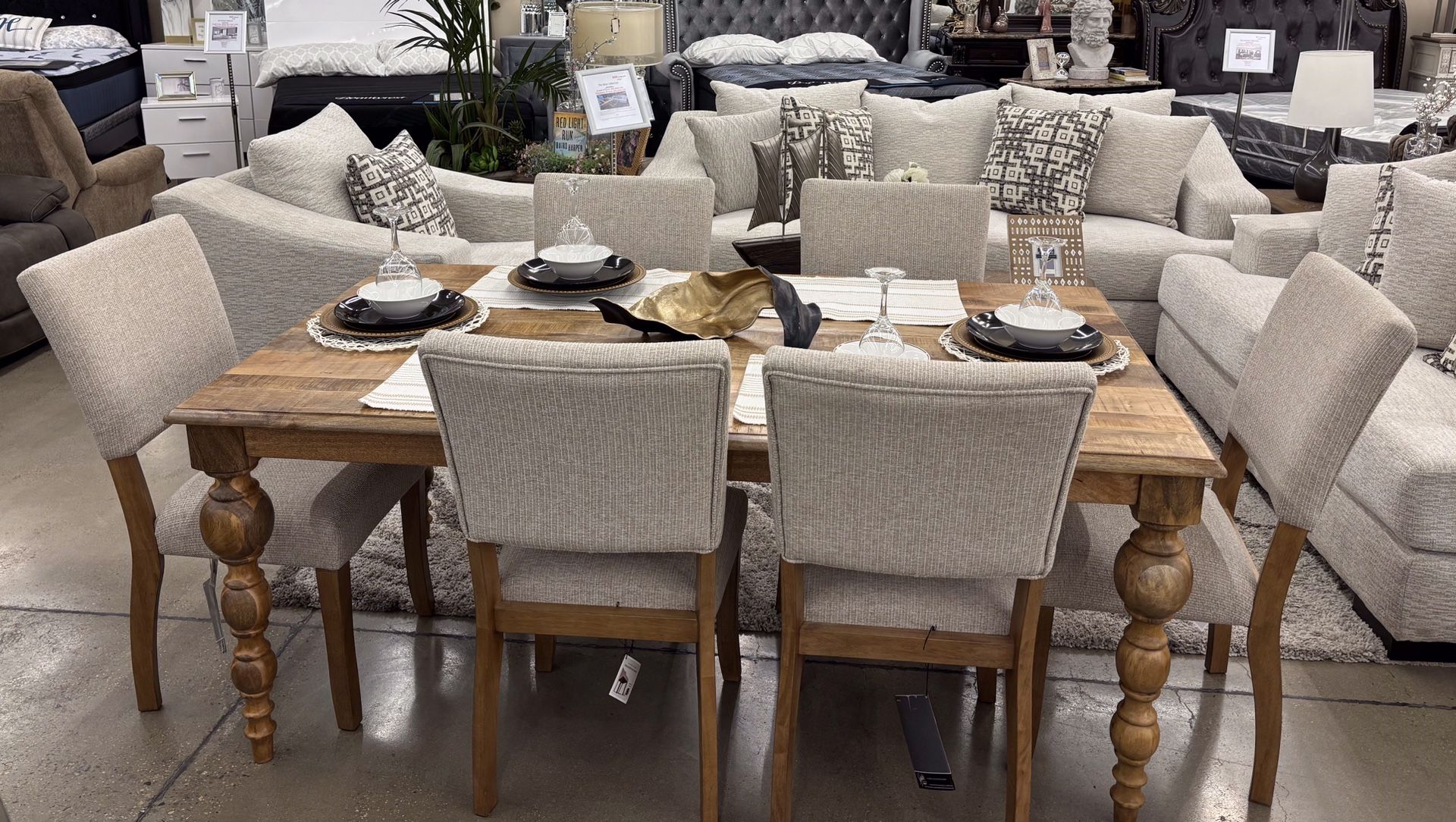 Beautiful Dining Table Set