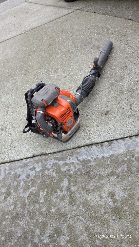 Husqvarna 570BTS commercial-grade backpack leaf blower.