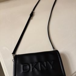 DKNY 2 compartments cross body