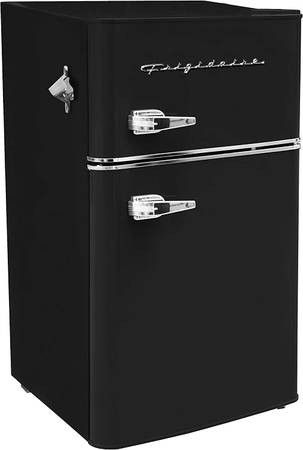 Frigidaire Compact Retro Refrigerator w/Freezer 3.1 New in Box (Black)