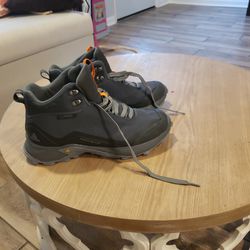 Humtto Hiking Boots (Size 9)