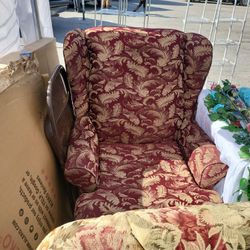 $25 Love Seat In Splendora, Texas Estate Sale