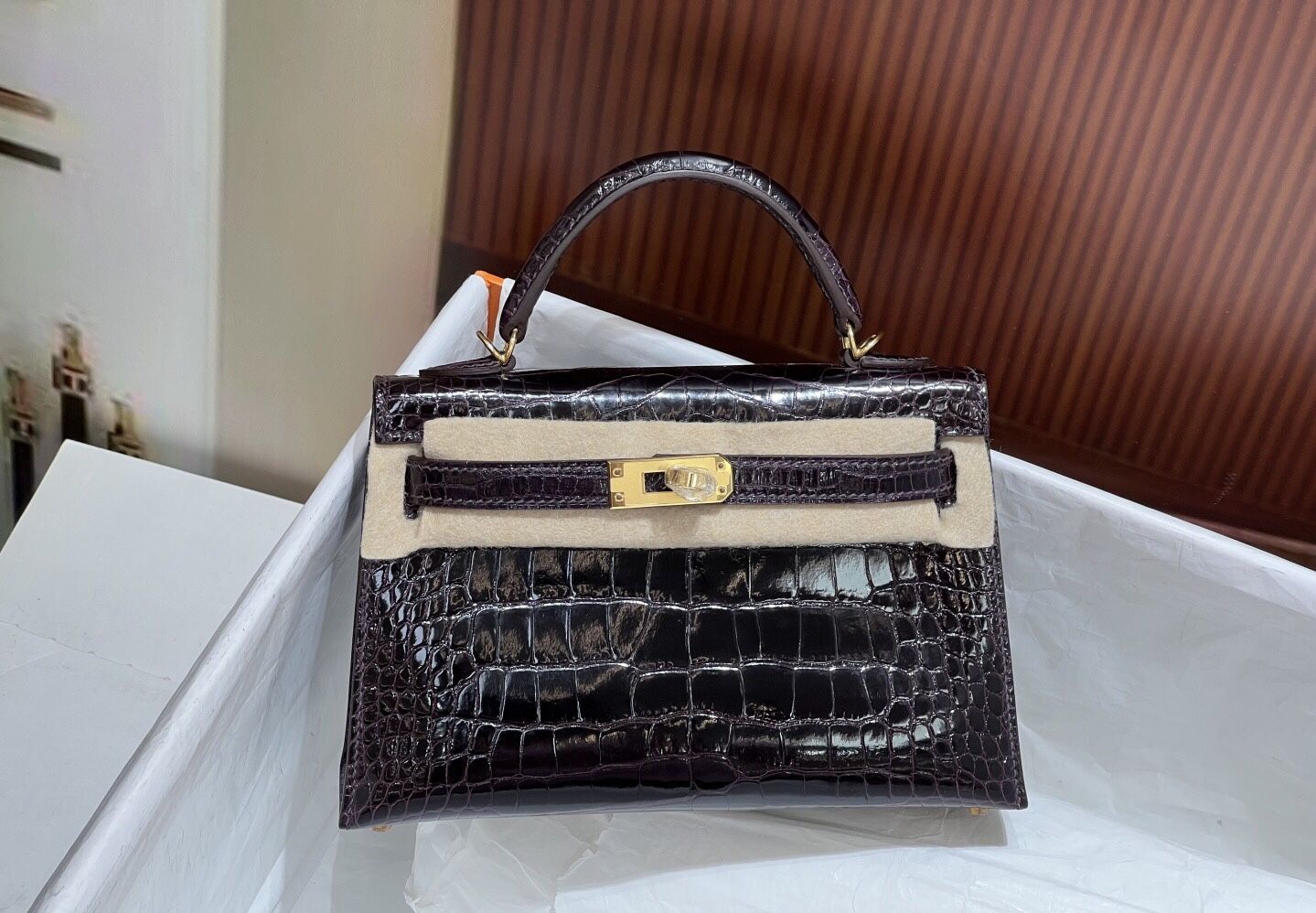Hermes Kelly second generation 19CM. Square crocodile dark purple gold buckle(143)58