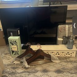 Selling Tv And Household Items New!