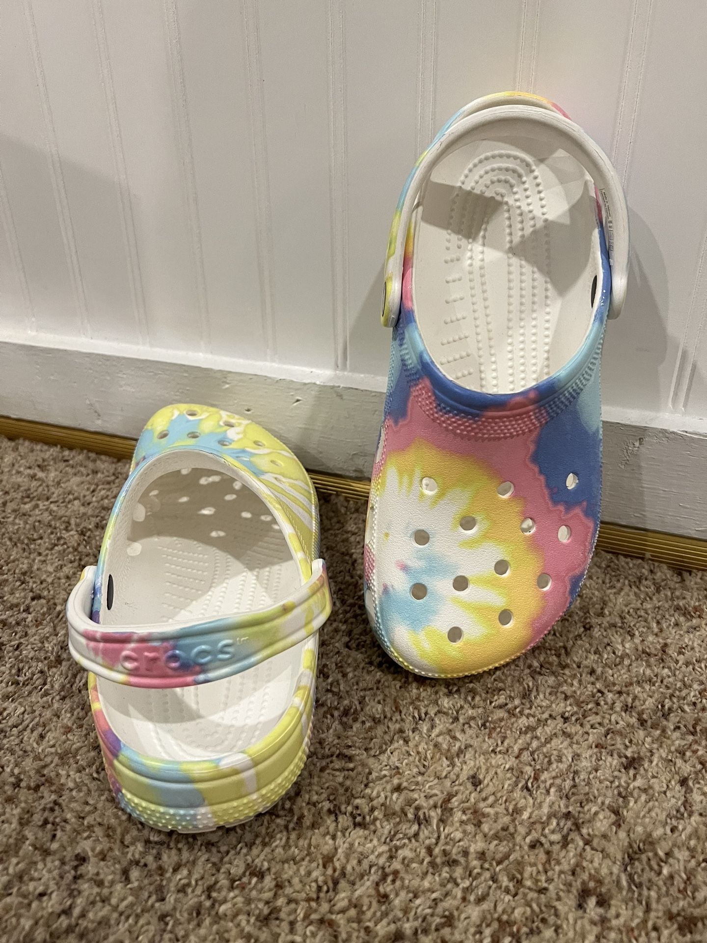 CROCS CLASSIC TIE DYE GRAPHIC CLOG W 8 crocs made in Metnam crocs M 10