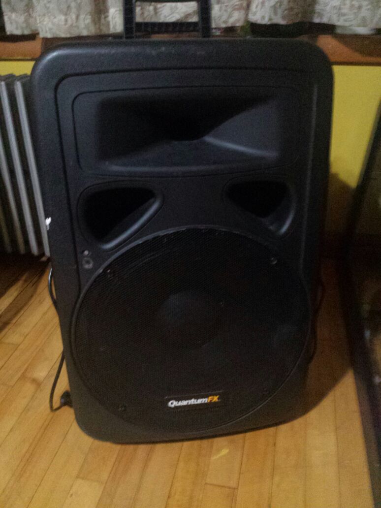 Quantum fx speaker(built in radio am/FM