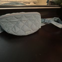 VERA BRADLEY CANGAROO BAG LIKE NEW CONDITION  