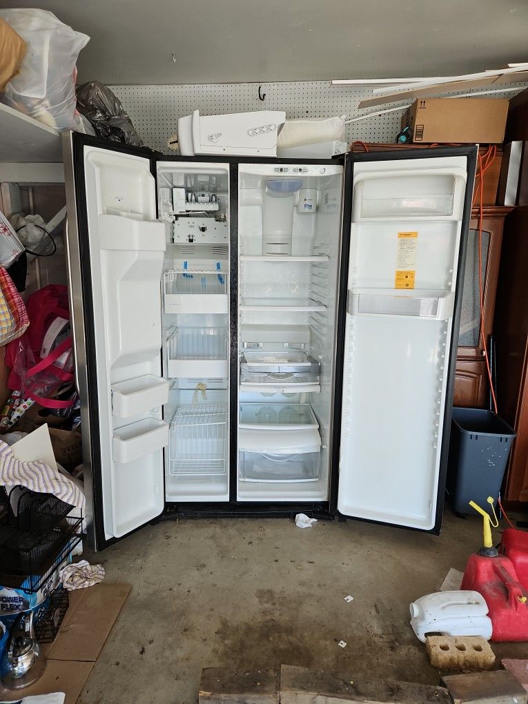 Refrigerator 