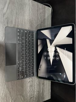iPad 5th Gen 256gb with Magic Keyboard