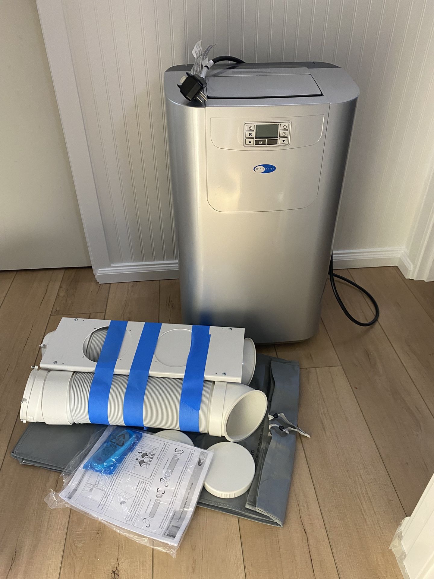 Whynter Portable Air Conditioner 12,000 BTU & Heater with Dual Hose Dehumidifier & Cooling Fan