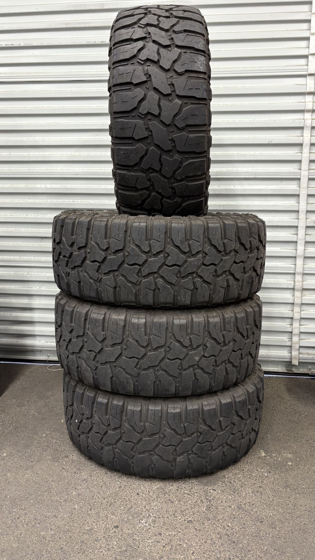 Set 4 tires 35x12.50r20