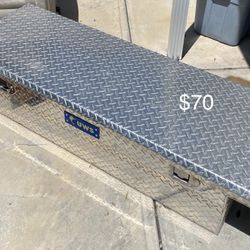 Aluminum truck bed box