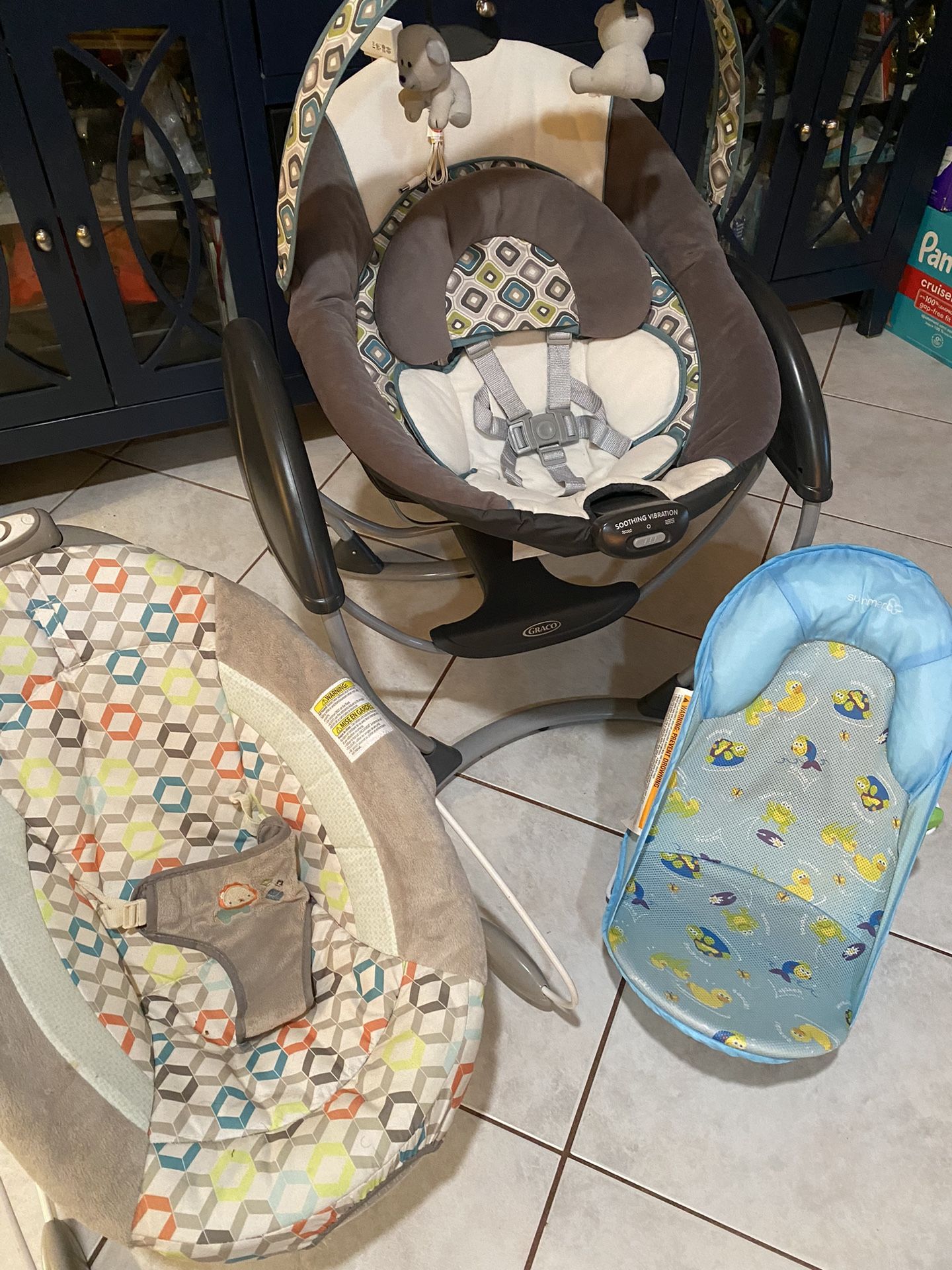 Swing, Bouncer & Bath Seat PRICE IS FOR ALL ! Baby Essentials