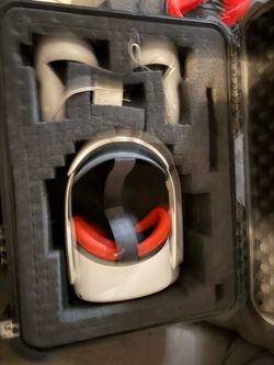 Oculus Quest 2 like new with hard case
