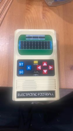 🏈 Vintage Electronic Football Handheld Game – Retro Collectible!