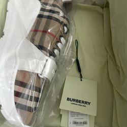 Burberry Shoes  Perfect Christmas Gift 
