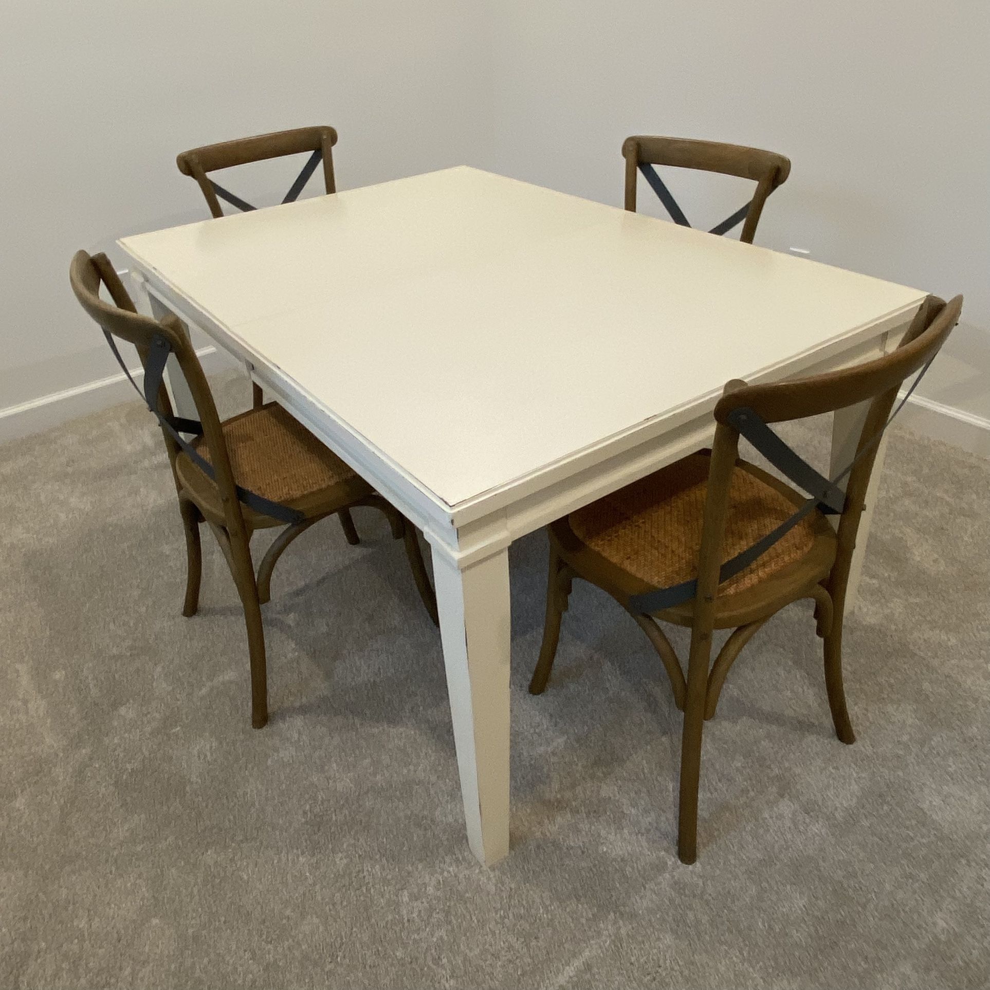 Dining Room Table And 6 Chairs (seats 8 with the leaf)