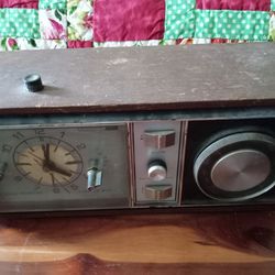 Vintage Alarm Clock Am/Fm Radio