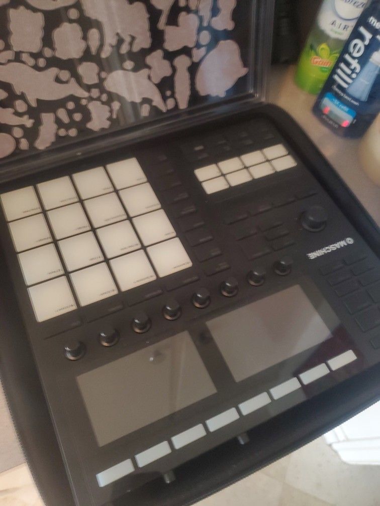 Native Instruments Maschine Mk3 + Flight Case + Cover