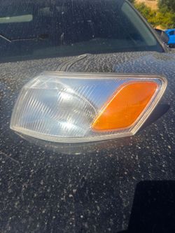 Camry light and Hood.    Hablo Español