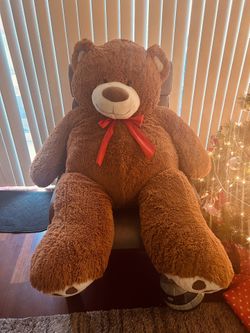 PLUSH GIANT BEAR