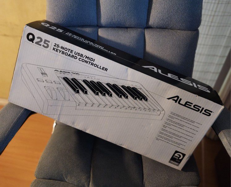 Alesis Q25 MIDI Keyboard- Brand New in Box!