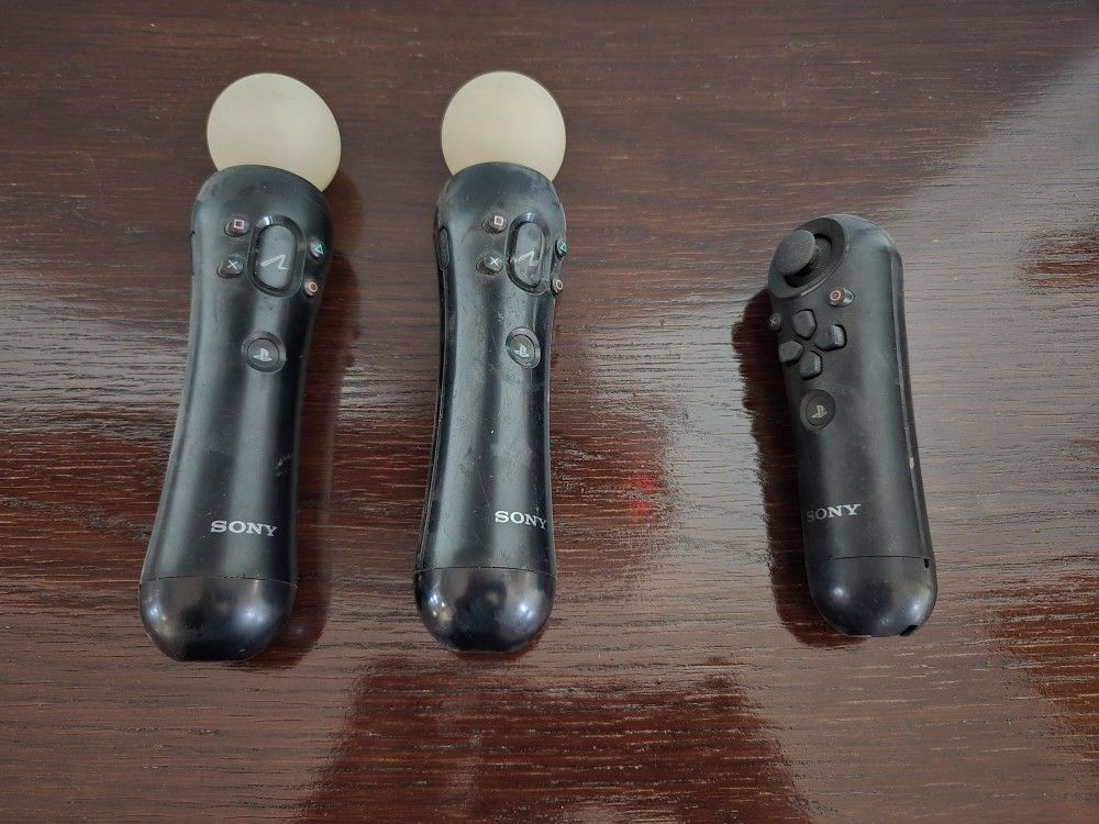 2 Playstation Move Controllers And Navigation