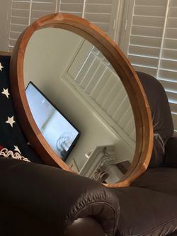 Round mirror