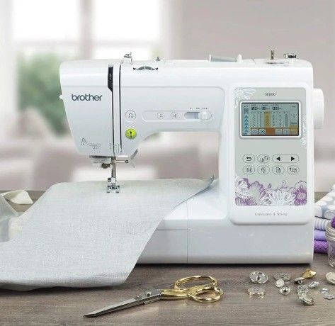 Embroidery/Sewing Machine SE600 + ALL ACCESSORIES IN THE PICTURES