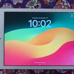 Black Friday Deals! Apple iPad 6th Generation 32GB Unlocked Like New!