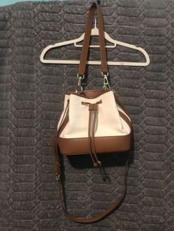 New!! Tuckernuck Bucket Bag