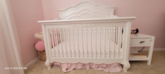 Evolution Aurora 5-in-1 Convertible Full-Size Crib