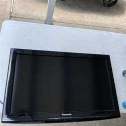 Panasonic - VIERA / 32" Class / 720p / 60Hz / LCD HDTV