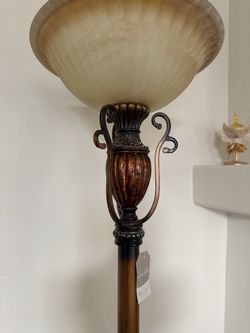traditional-style floor lamp