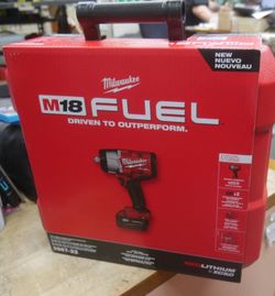 New Milwaukee 2967-22 M18 18V 1/2" Impact Wrench Kit. F(contact info removed)0.