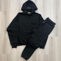 Essentials Black Set M